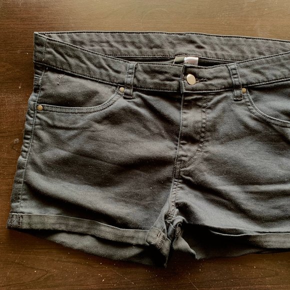 H&M Black Shorts - Picture 1 of 6